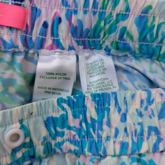 ⭐ Lilly Pulitzer SeaShell Ocean Theme Print Water Pull On Shorts - Picture 7 of 11